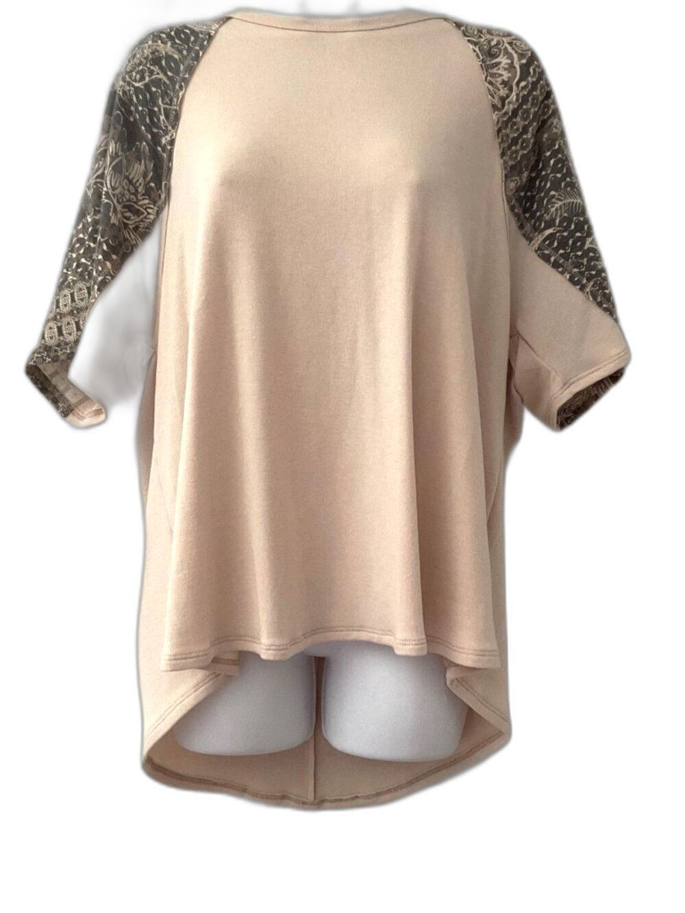 Easel NWT Lace Raglan Top Size S Fits Medium Large